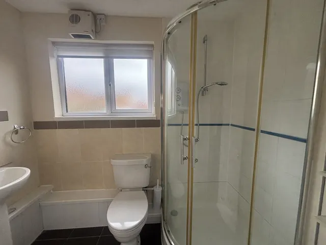 Highgrove Close, SN11, photo 1