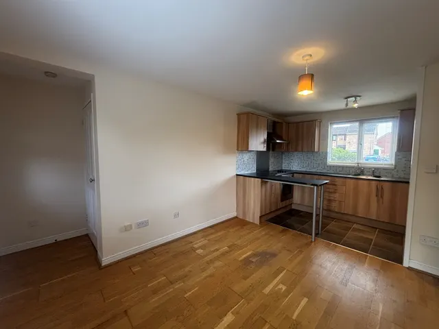 Highgrove Close, SN11, photo 3