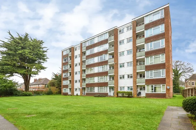Princess Road, Poole, photo 1
