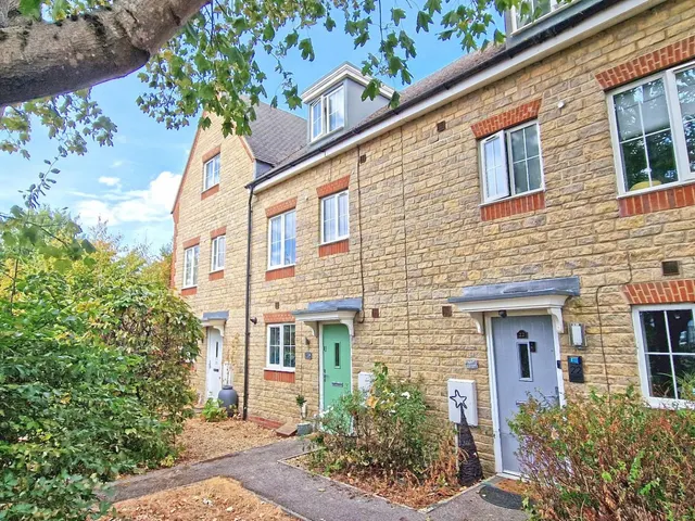 Ploughley Road, Ambrosden, OX25, photo 1