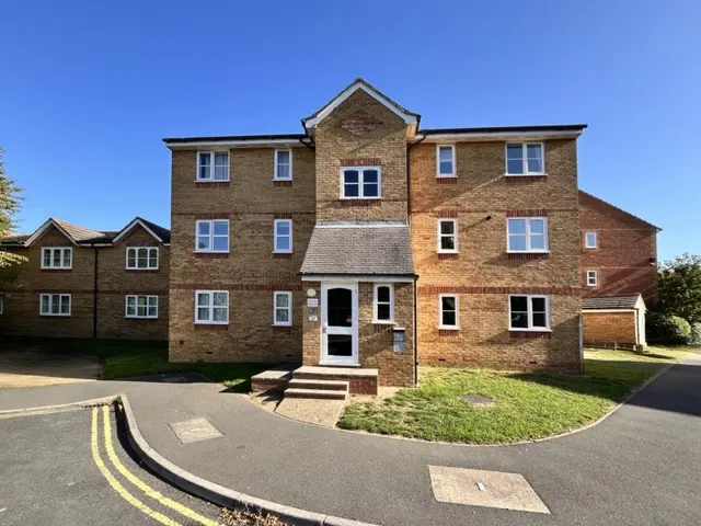 Redford Close, Feltham, TW13, photo 1