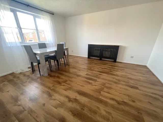 Redford Close, Feltham, TW13, photo 3