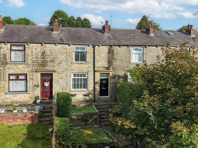 Hill Top Whitworth, Rochdale, OL12, photo 1