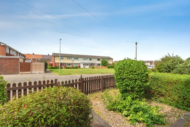 Photo 2 — Amble Close, Lincoln, Lincolnshire, LN1