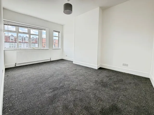 Staines Road, Feltham, TW14, photo 3