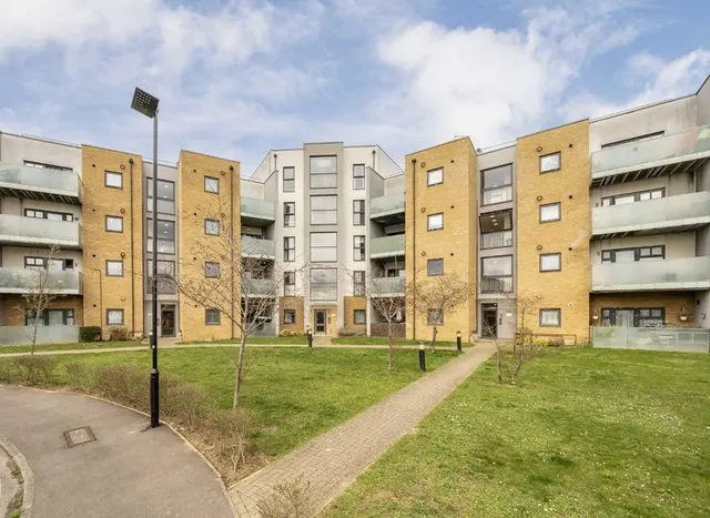 Spring Road, Feltham, TW13, photo 1