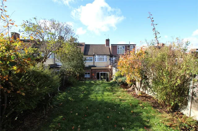 Ankerdine Crescent, Shooters Hill, SE18, photo 2