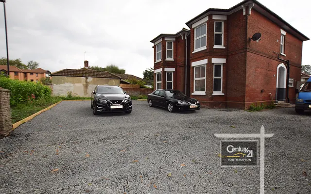 Regents Park Road, Southampton, SO15, photo 1