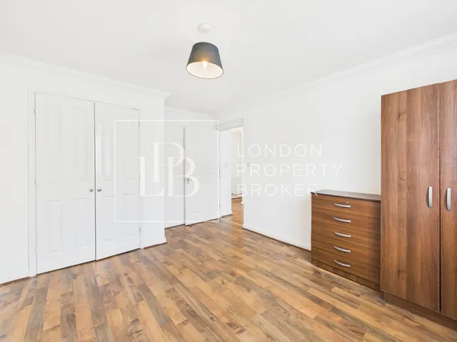 Berengers Place, Dagenham, RM9, photo 3