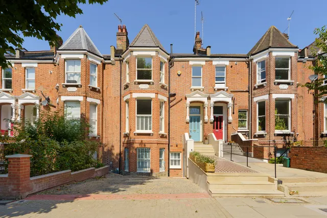 Photo 3 — Chevening Road, Queens Park, London, NW6 6DT