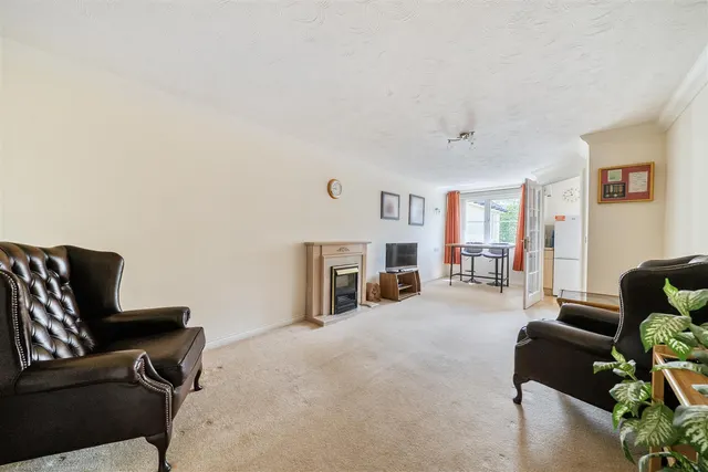 Guildford Road, Lightwater, GU18, photo 2