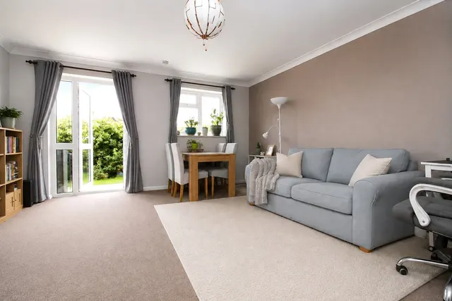 Pine Road, Four Marks, GU34, photo 2