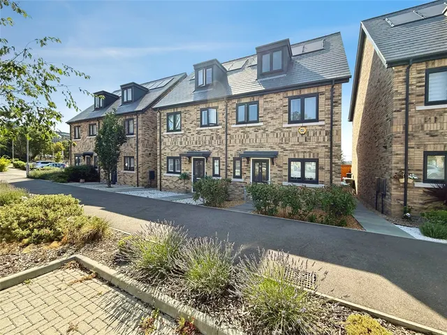 Hurley Drive, Bracknell, Berkshire, RG12 2GS, photo 1