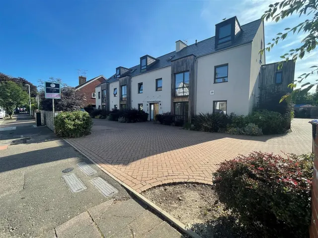 Selden Road, Worthing, photo 1