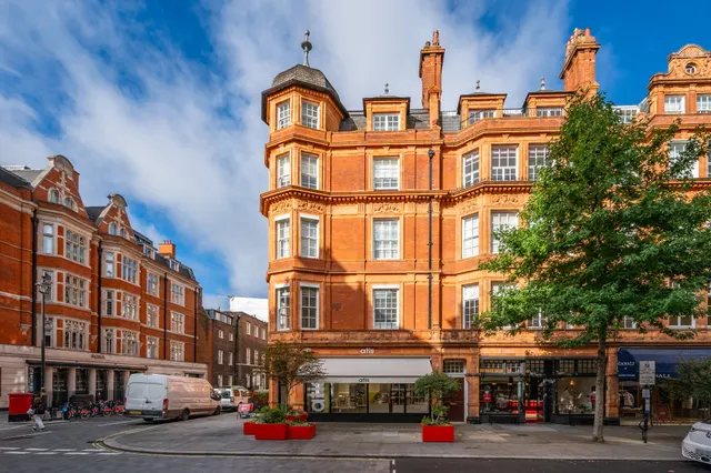 Flat 3, 28 North Audley Street, London, photo 1