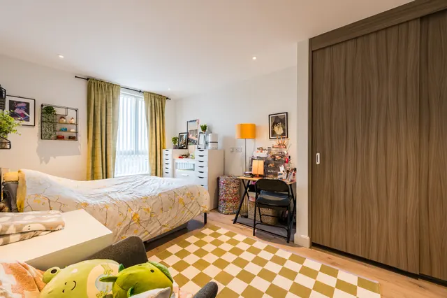 Photo 2 — Flat 38, Cooper Court, Smithfield Square, High Street, London