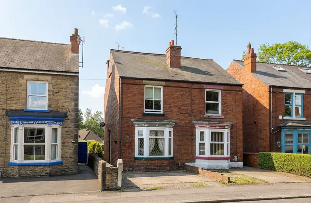 Chatsworth Road, Chesterfield, S40, photo 1