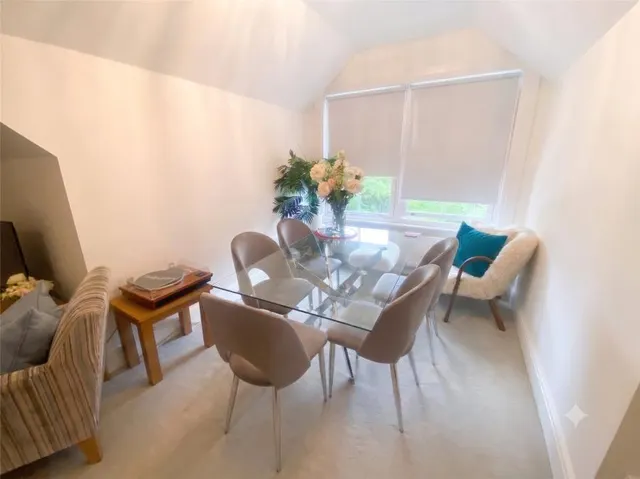 London Road, Camberley, GU15, photo 3