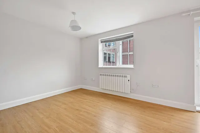 Crendon Street, High Wycombe, HP13, photo 2