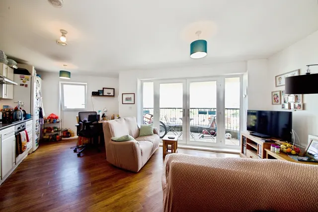 Photo 2 — Maxwell Road, Romford, RM7