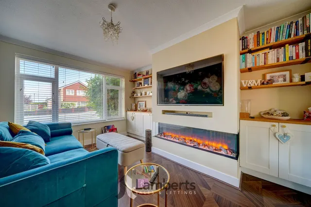 Photo 2 — 31 Augustine Avenue, Studley