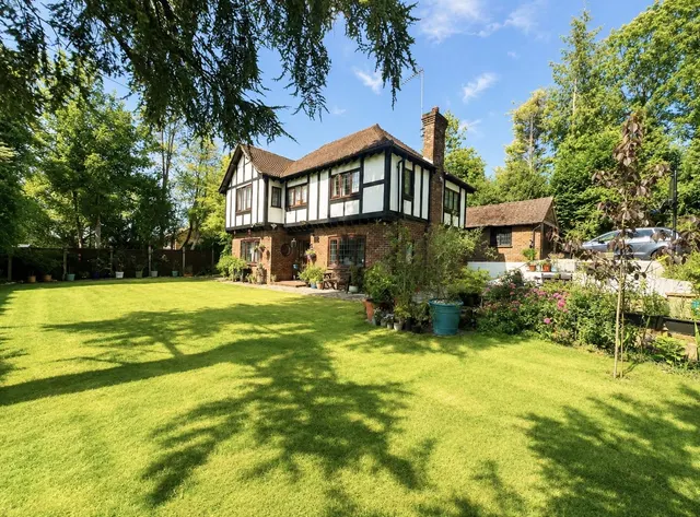 Godstone Road, Caterham, CR3, photo 1