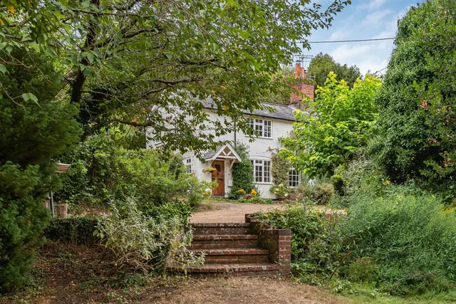 Vicarage Hill, Lower Bourne, GU10, photo 1