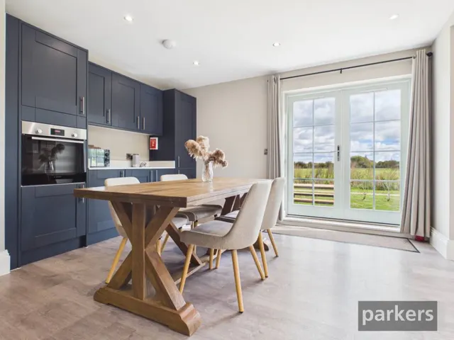 Windrush Heights, Windrush, OX18, photo 2