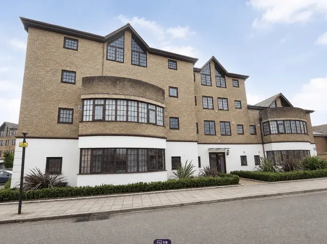 Photo 3 — Windmill Avenue, Southall, UB2 4XE