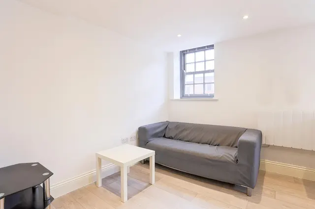 Victoria Gardens, Hyde Park, LS6, photo 3