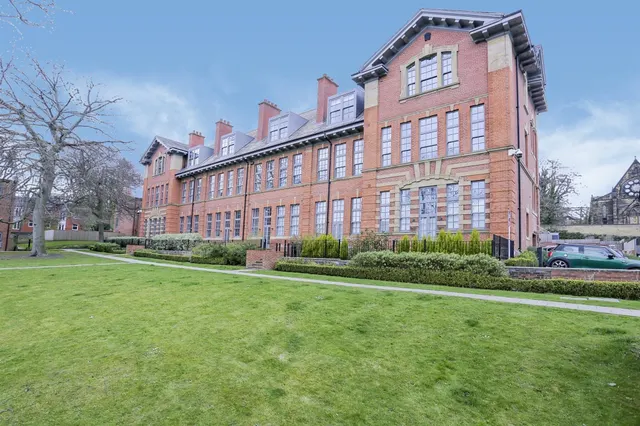 Victoria Gardens, Hyde Park, LS6, photo 1