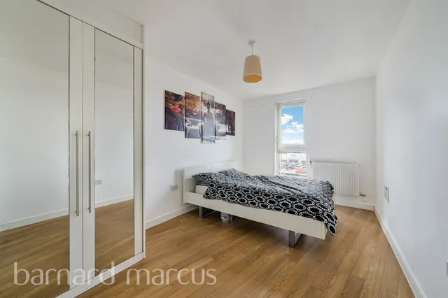 Photo 2 — Cabot Close, Croydon