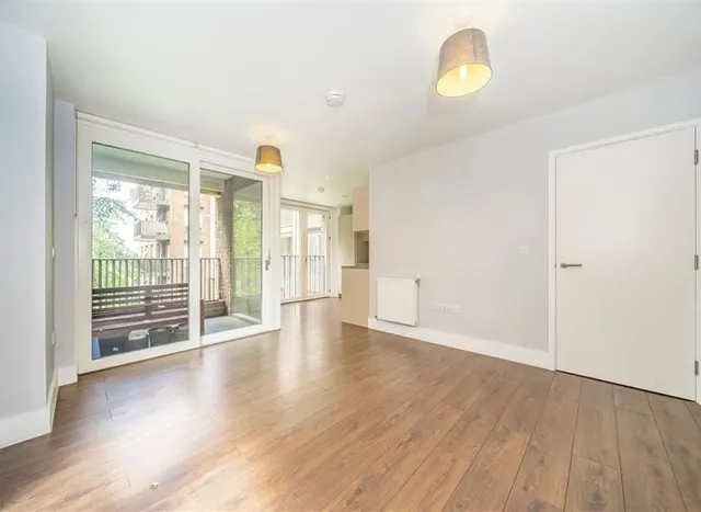 Photo 2 — Brixton Hill, Brixton, SW2