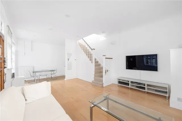 Photo 2 — Courtfield Mews, London, SW5