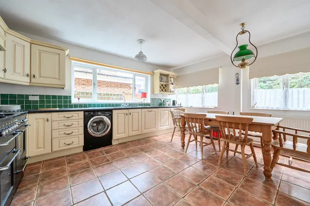 Castleleigh Court, Enfield, EN2, photo 3
