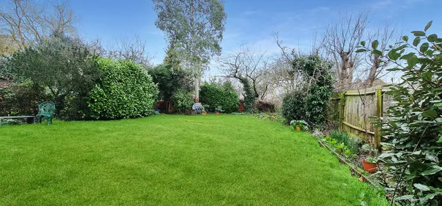 Photo 3 — 27 St. Vincents Road, Westcliff-On-Sea, Essex, SS0 7PP