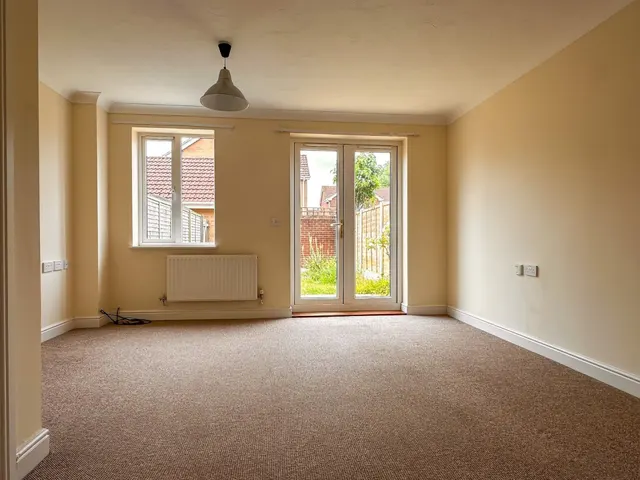 French Close, Nailsea, BS48, photo 3
