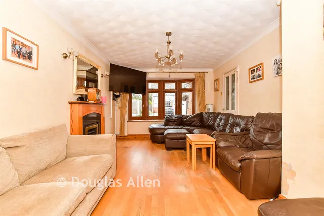 Rochford Close, Hornchurch, RM12, photo 2