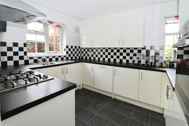 Kings Close, Lyndhurst, SO43, photo 3