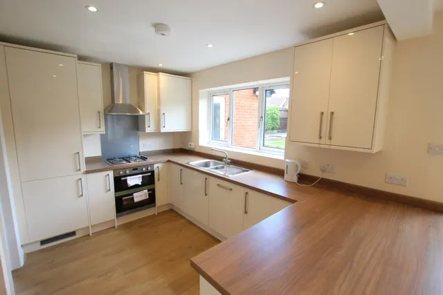 Acer Drive, West End, GU24, photo 2