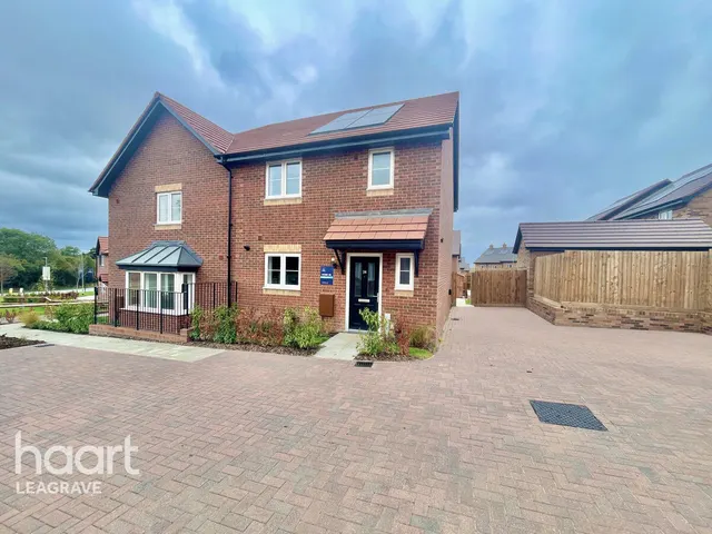 Glamis Croft, Harlington, LU5, photo 1
