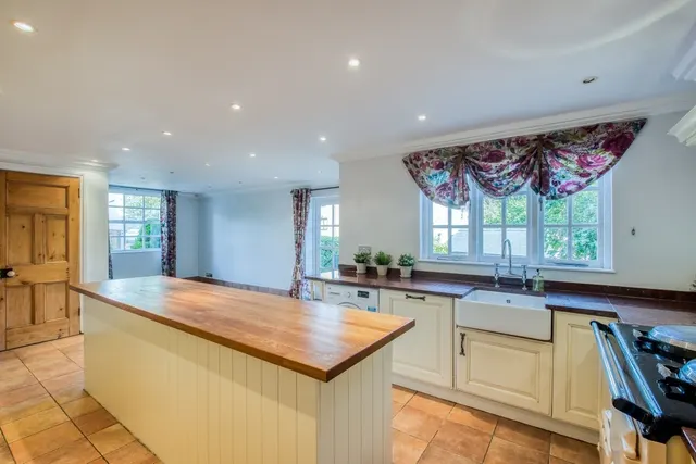 Photo 3 — Beauchamp Hill Leamington Spa CV32