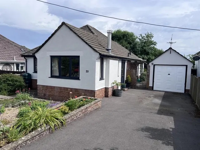 Common Mead Avenue, Gillingham, Dorset SP8 4NB, photo 1