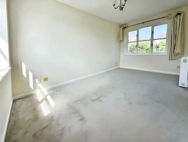 Photo 3 — Riverdene Place, Southampton, Hampshire, SO18