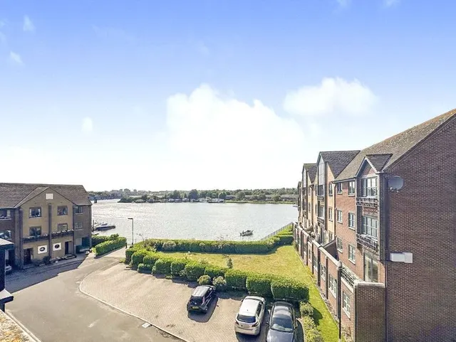 Riverdene Place, Southampton, Hampshire, SO18, photo 1
