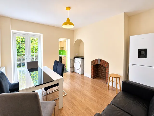Nightingale Road, Guildford, GU1, photo 2