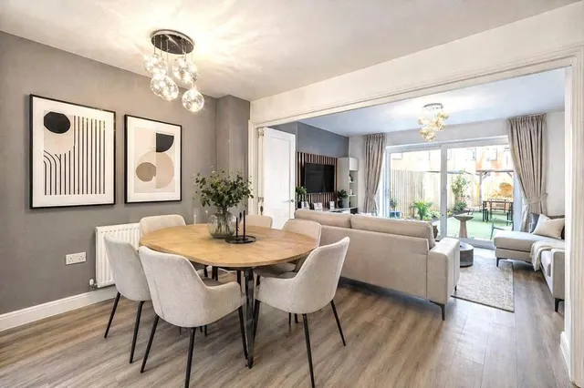 Vick Close, Stonehouse Court, GL10, photo 2