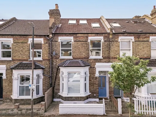 2 bedroom flat, Cochrane Road, Wimbledon, SW19