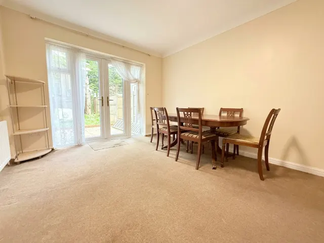 London, NW9, photo 2