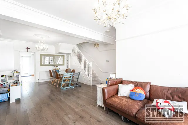 Photo 2 — Hutton Grove, Woodside Park, Totteridge, London, N12 8DR